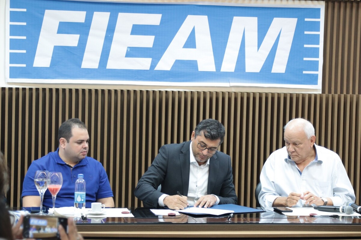 Governador aprova 66 decretos de concessão  de incentivos fiscais em reunião na FIEAM