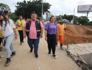 Prefeita em exercício vistoria terceiro dia de obras na avenida Djalma Batista