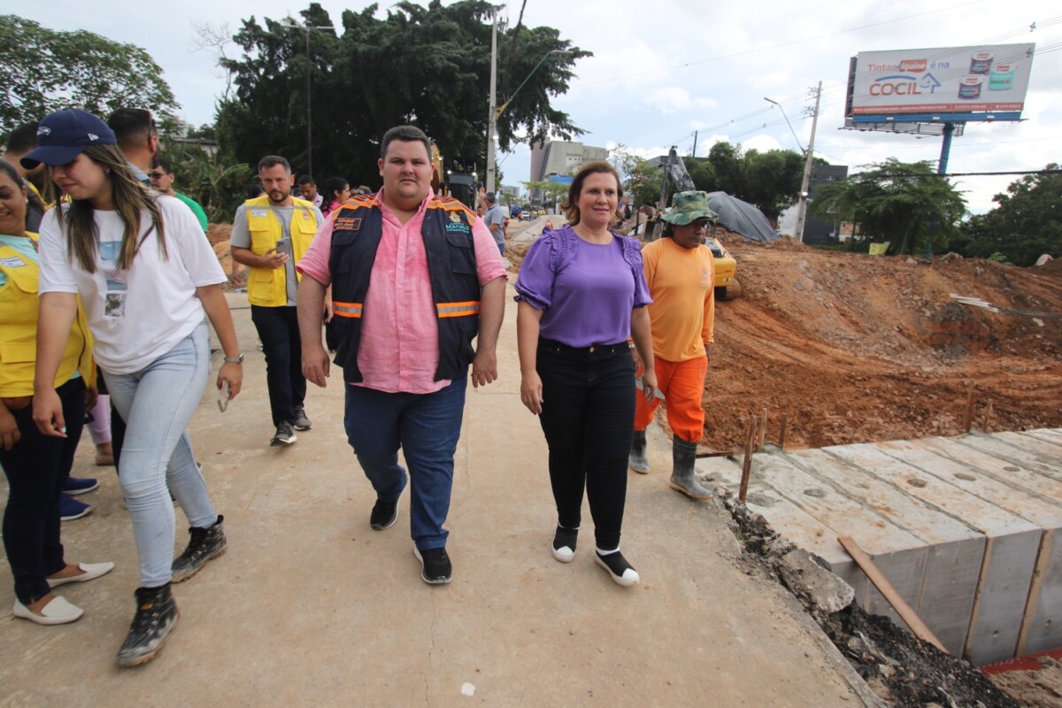 Prefeita em exercício vistoria terceiro dia de obras na avenida Djalma Batista