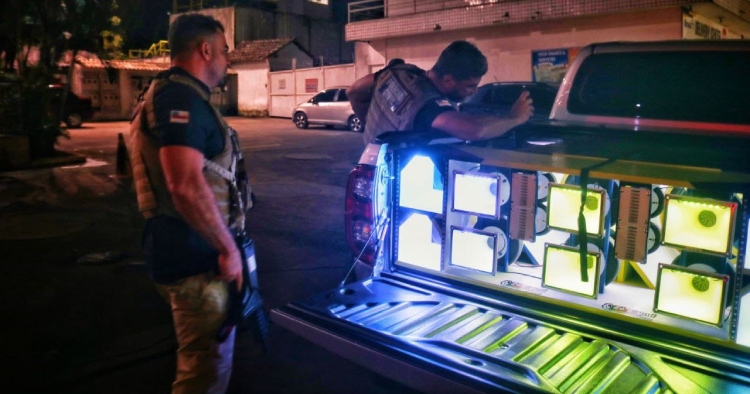 Homem é multado em R$ 63 mil em Manaus após incomodar vizinhos com ‘paredão de som’