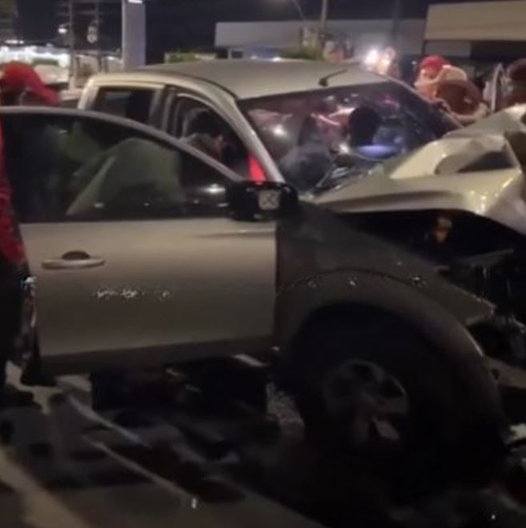 Motorista agoniz4 de dor após ficar preso às ferragens em acidente na Torquato Tapajós