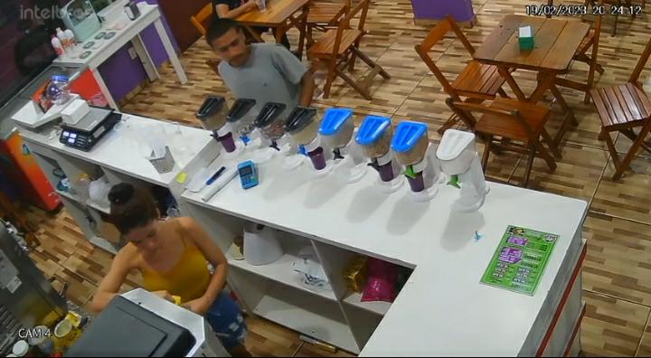 Funcionárias são roubadas durante assalto a loja de açaí na zona Leste; veja vídeo