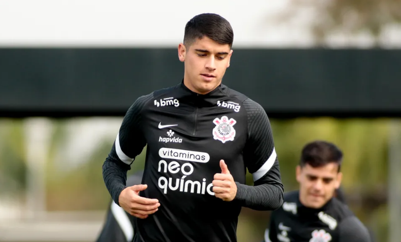 Atlético-GO contrata o meia chileno Araos, ex-Corinthians