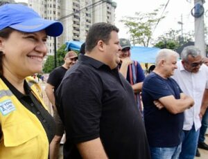 Prefeita em exercício, Yomara Lins vistoria reaterro na avenida Djalma Batista e obra chega à fase final