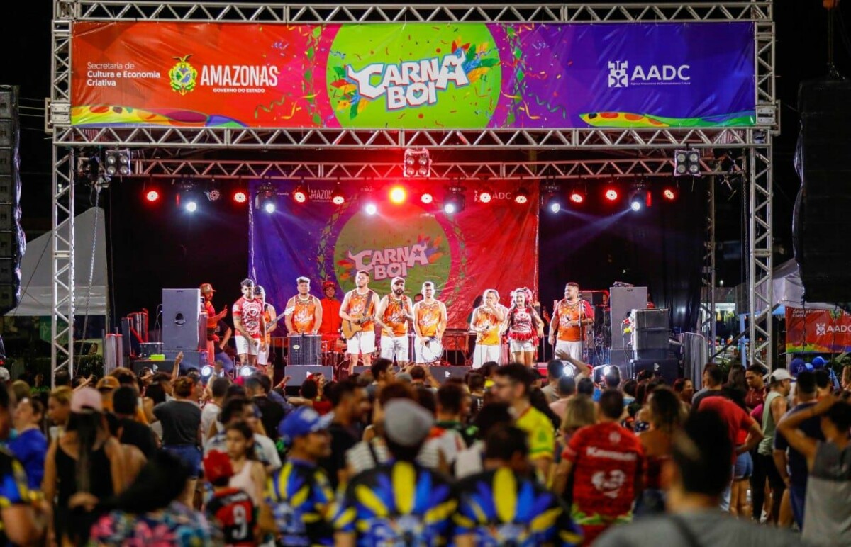 Mais de 30 artistas se revezam no palco do Carnaboi neste fim de semana, no Sambódromo; confira a programação