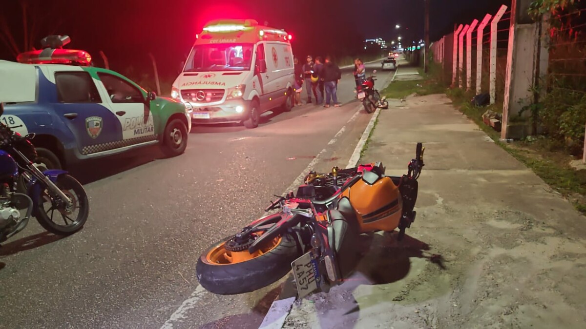 Motociclista fica no “prego” e acaba sendo atropelado em avenida no Parque das Laranjeiras; veja vídeo