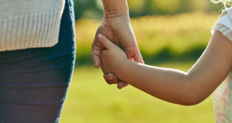 Justiça devolve criança que estava na Alemanha para a mãe, no Amazonas