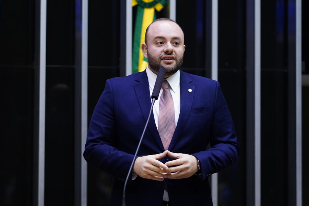 Deputado Fausto Jr critica e Anvisa decide: Uso de máscaras em aviões e aeroportos não será mais obrigatório