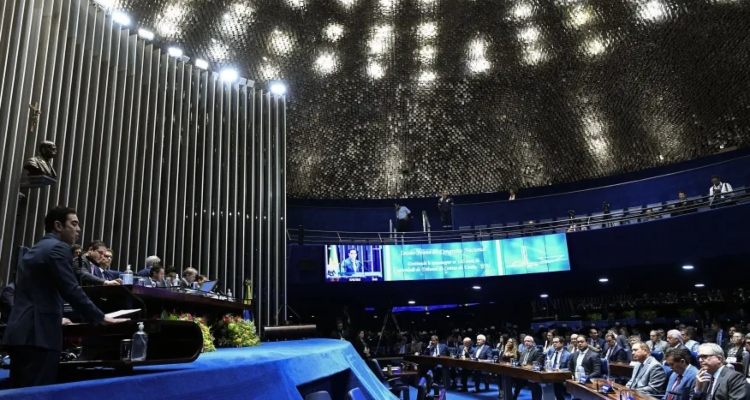 Senadores que ganham mais de R$ 39 mil vão trabalhar apenas 9 dias por mês em Brasília