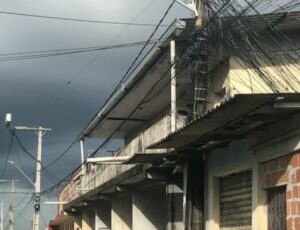 Desligamento em subestação deixa bairros de Manaus sem energia