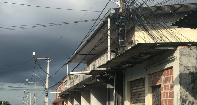 Desligamento em subestação deixa bairros de Manaus sem energia