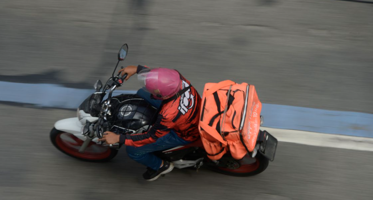 Trabalho por aplicativo será regulamentado este semestre, diz ministro