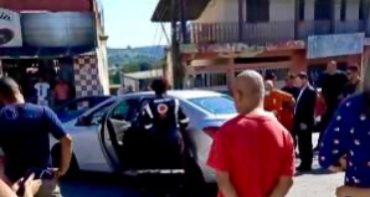 Mulher grávida é executada a tiros dentro de carro de motorista de aplicativo
