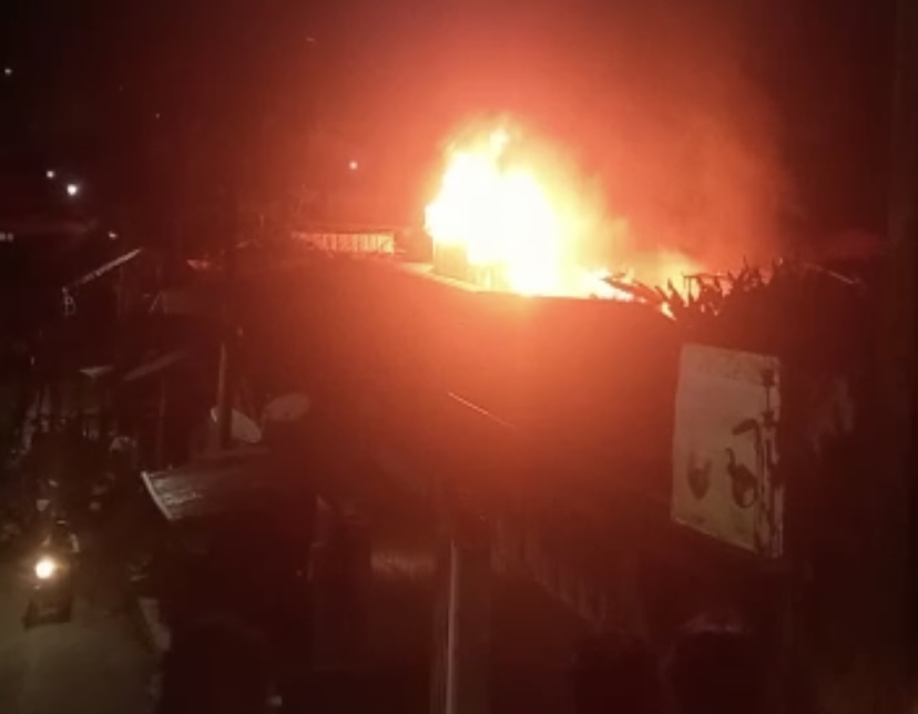 Tragédia: incêndio destrói varias casas e deixa 5 famílias desabrigadas em Tefé; veja videos