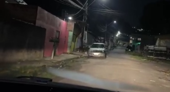 Urgente: pedreiro é assassinad0 enquanto comprava lanche para a filha no Cidade de Deus