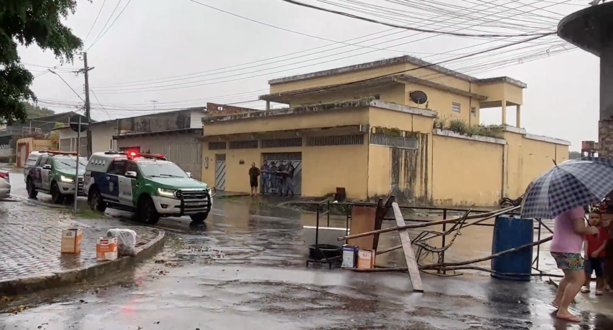 Moradores do bairro Nova Esperança fazem protesto contra a instalação dos novos medidores de energia