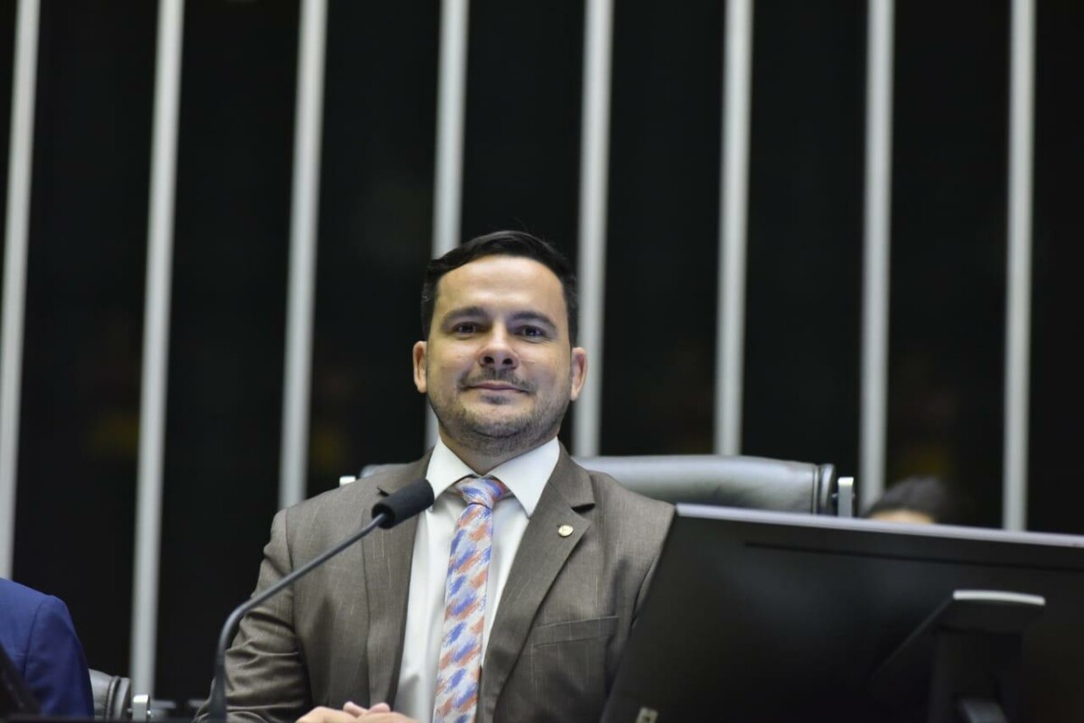 PL de Alberto Neto que prioriza emprego para mulheres vítimas de violência doméstica é aprovado no Senado Federal
