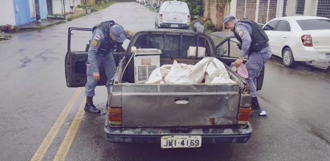 Homens são presos por roubo utilizando “carro da sucata” como disfarce; veja vídeo