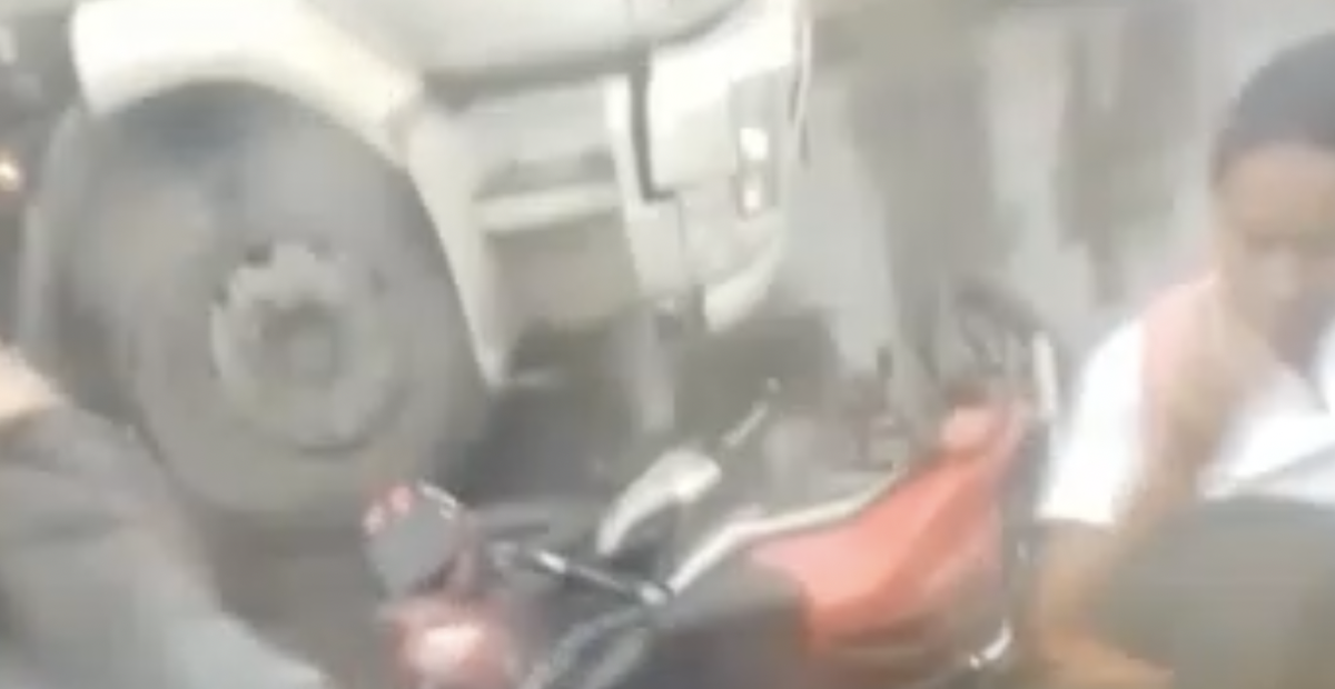 Urgente: mulher escapa de ser esmagada por caminhão na zona Leste de Manaus; veja vídeo