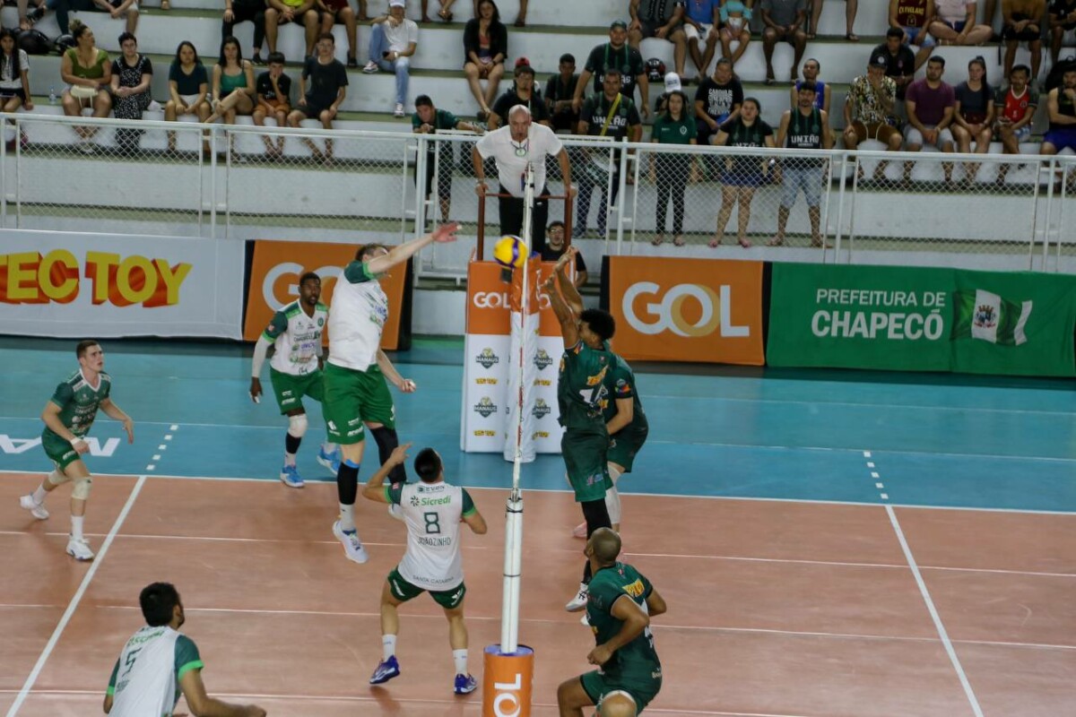 Prefeito acompanha vitória do Manaus Vôlei/Tec Toy e destaca consolidação do esporte na capital