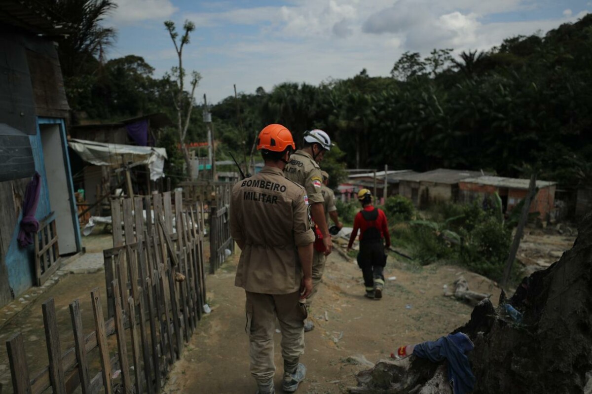 Governo do Estado intensifica apoio às famílias do Jorge Teixeira após desabamento de terra