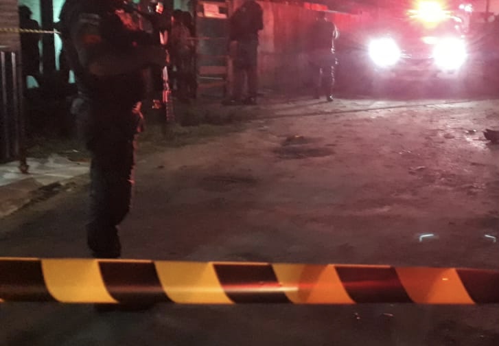 Urgente: homem é executad0 com vários tiros na boca em área de facção em Manaus