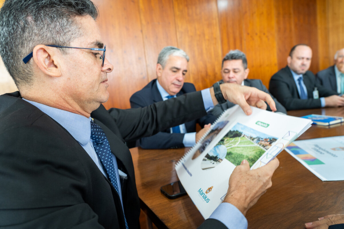 David Almeida finaliza agenda em Brasília com ministros da Saúde e Relações Institucionais