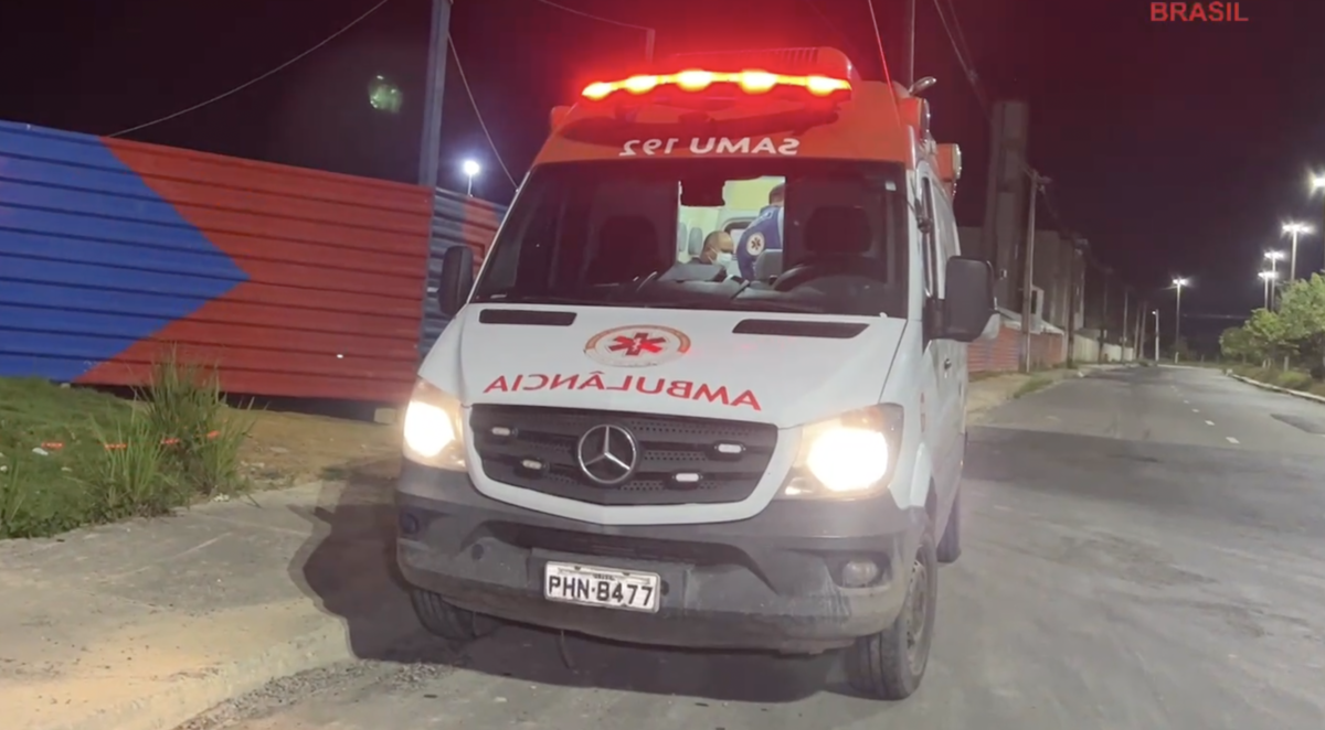 Homem carente vai parar na ambulância do Samu após tentar visitar ex-mulher em Manaus; veja vídeo
