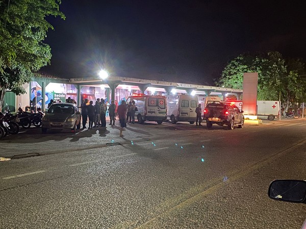 Desesperada, mãe transporta corpo do filho assassinado por quase 150 km para tentar atendimento médico