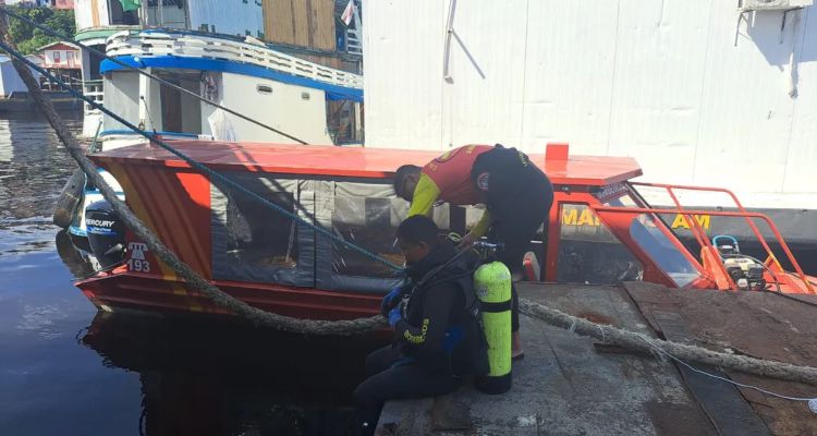 Homem cai de balsa e morre afogado em Manaus