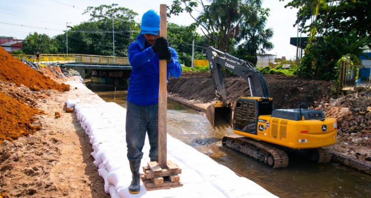 Prefeitura finaliza alargamento de igarapé e recupera 50 metros de drenagem na Torquato Tapajós