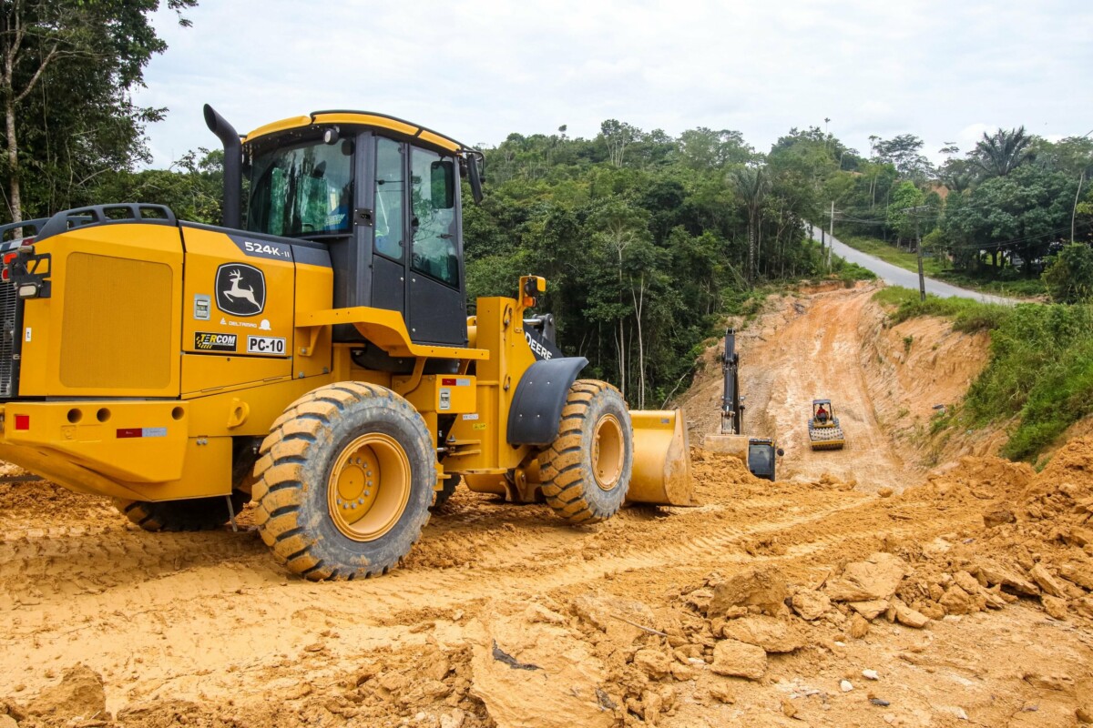 Prefeitura de Manaus asfalta 27 quilômetros de extensão do ramal do Brasileirinho