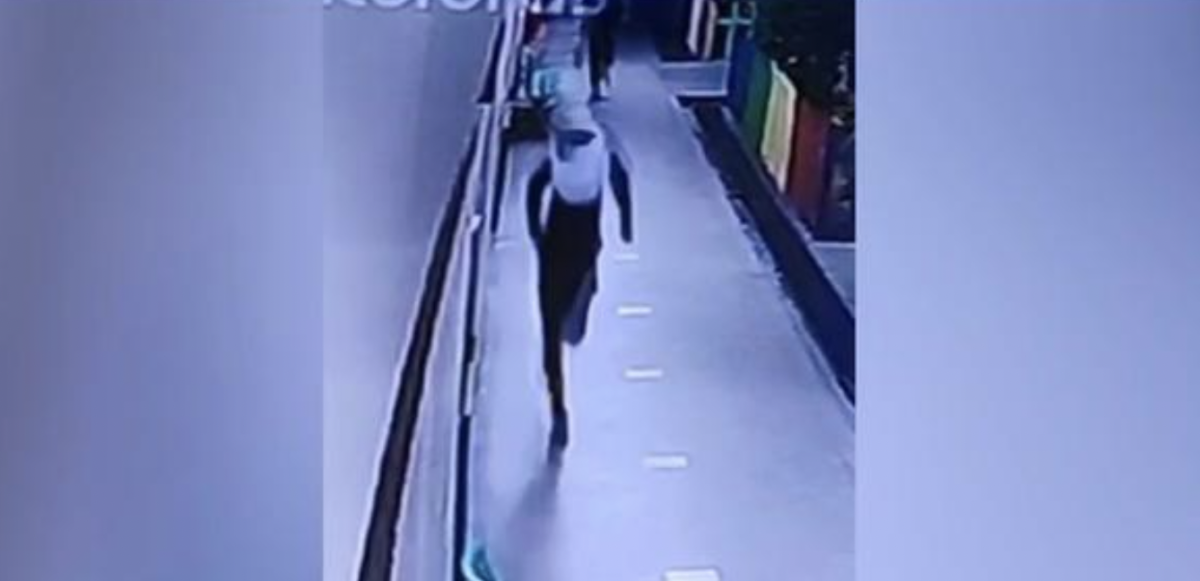 Futuros da nação: alunos são flagrados roubando computadores de escola em Manaus; veja vídeos