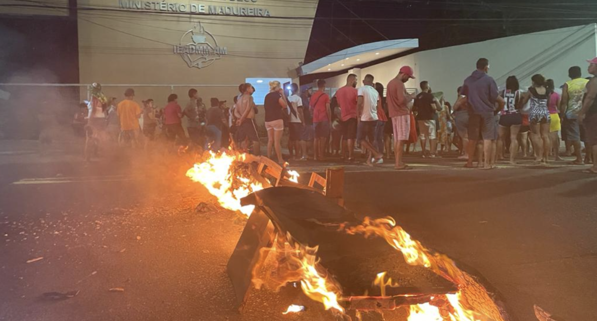 Moradores da invasão Ouro Verde acusam pastor de atirar neles para tomar posse de terreno, em Manaus
