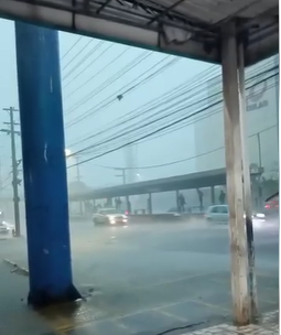 População de Manaus enfrenta transtornos com alagamentos causados por forte chuva; veja video
