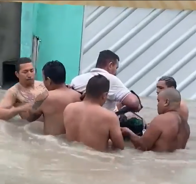 Urgente: moradores salvam vizinho cadeirante que se afogaria em enchente em Manaus; veja vídeo