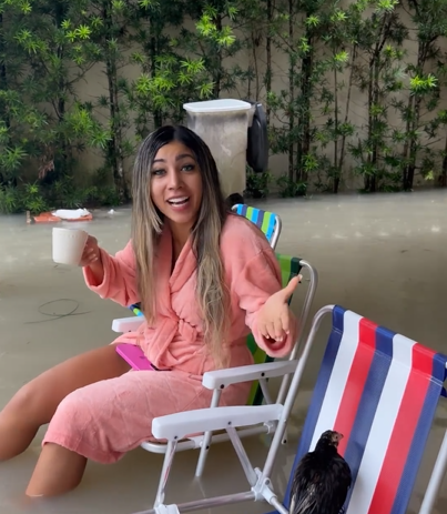 Influencer Isabelly Aurora compartilha imagens da sua mansão alagada em Manaus