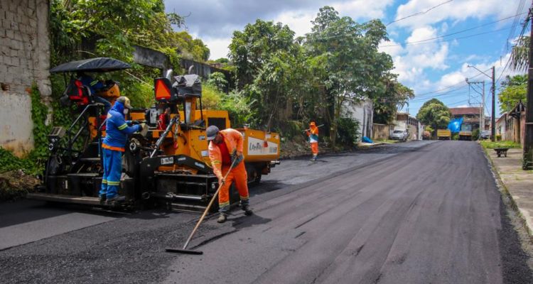 ‘Asfalta Manaus’ realiza obras de recuperação em ruas do bairro Planalto