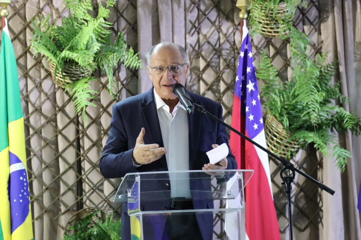 Alckmin garante manter competitividade da ZFM em visita a Manaus