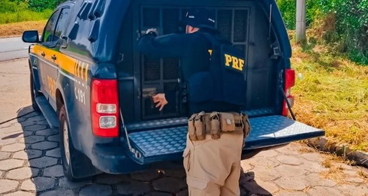 Mulher “possuída” ataca fiéis dentro de igreja em Presidente Figueiredo