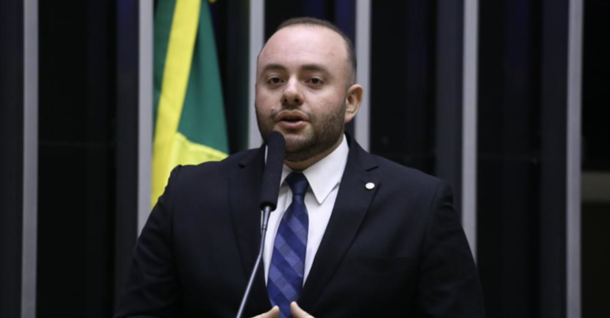 Fausto Santos Júnior cobra mais atenção do governo federal para as áreas afetadas pelas fortes chuvas em Manaus