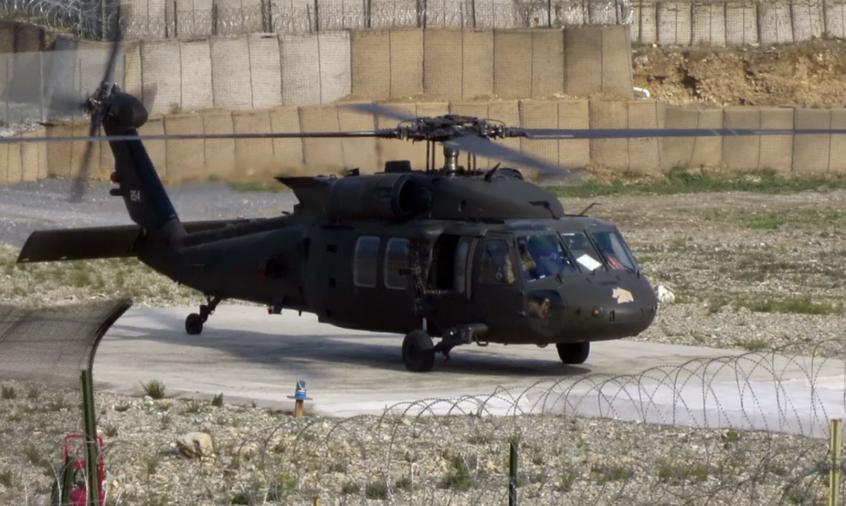 Nove pessoas morrem após dois helicópteros se chocarem nos EUA; veja imagens