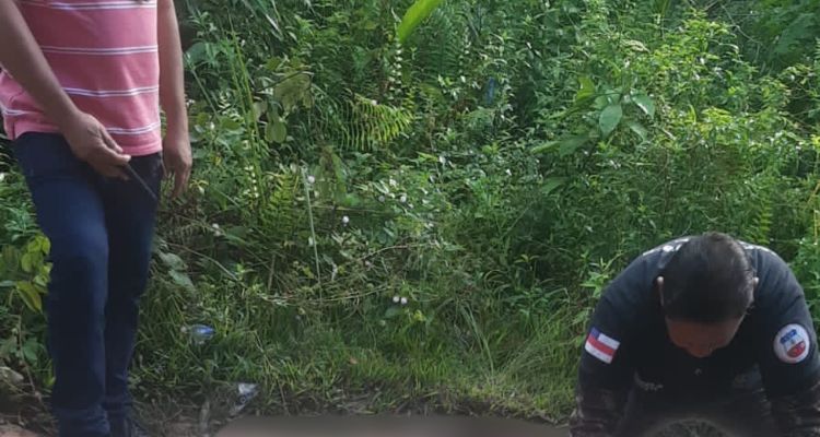 Homem é executado com mais de 20 tiros em ramal de Manaus; veja imagens