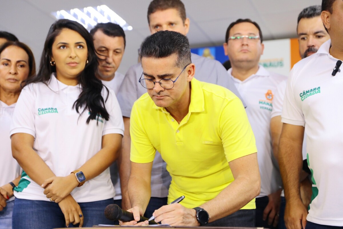 Prefeito sanciona lei que proíbe a instalação de medidores aéreos em Manaus