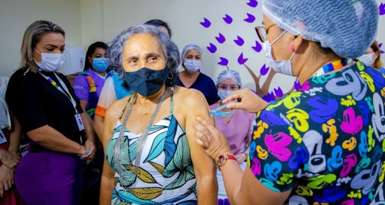 Prefeitura oferta vacina contra a Covid-19 nesta semana em 75 pontos de Manaus