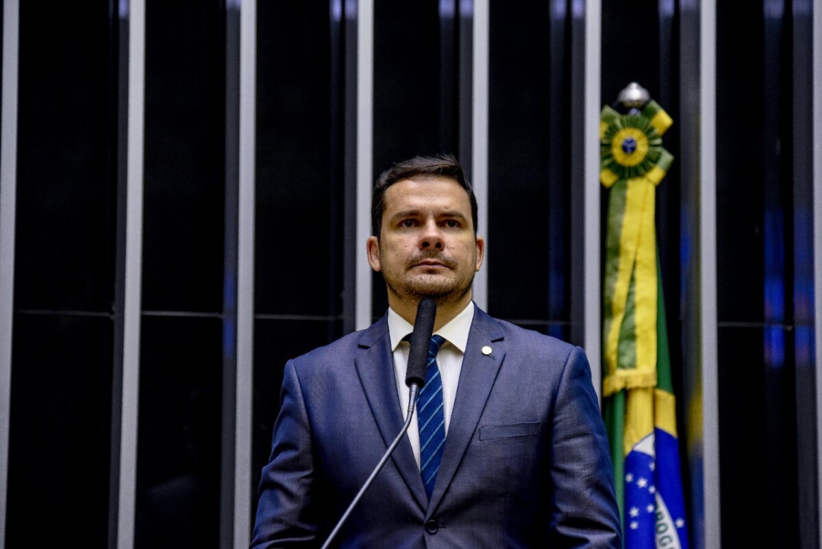 PL de Capitão Alberto Neto, que destina 10% das vagas de emprego para vítimas de violência doméstica, se torna Lei Federal