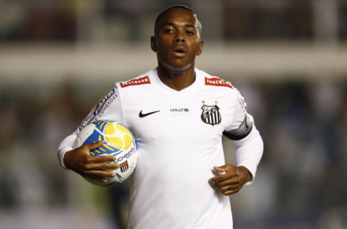 Caso Robinho: MPF se manifesta contra o jogador receber cópia traduzida de processo por estupro; entenda