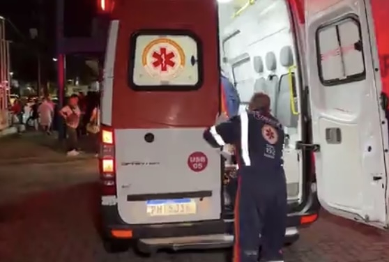 Tudo por amor: homem bebe água da fossa pela namorada e acaba na emergência do Platão Araújo