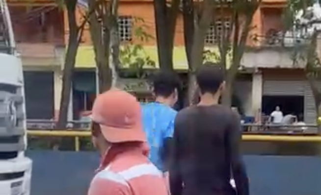 Bandido recebe ‘carinho’ da população no coração da Compensa; veja vídeo