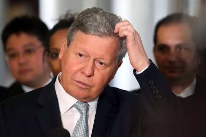Arthur Neto será investigado pelo MP por endividamento bilionário durante sua gestão como prefeito de Manaus